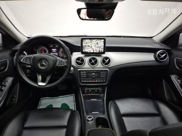 Mercedes-Benz GLA-Class X156 GLA200 d 4 Matic 8