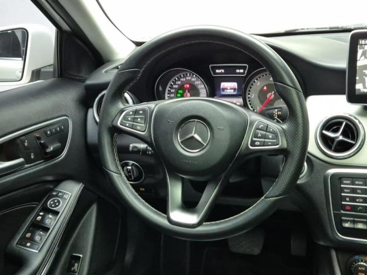 Mercedes-Benz GLA-Class X156 GLA200 d 4 Matic 10