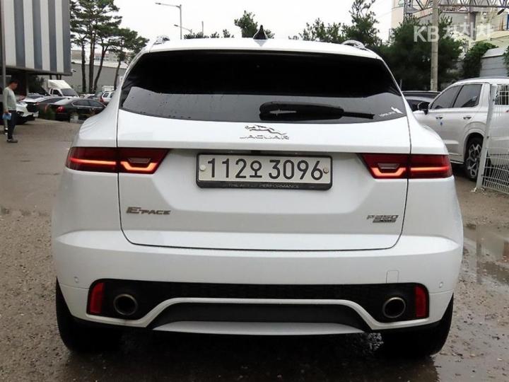 Jaguar E-PACE P250 SE 5