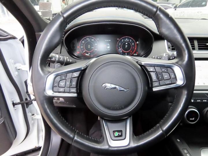 Jaguar E-PACE P250 SE 9