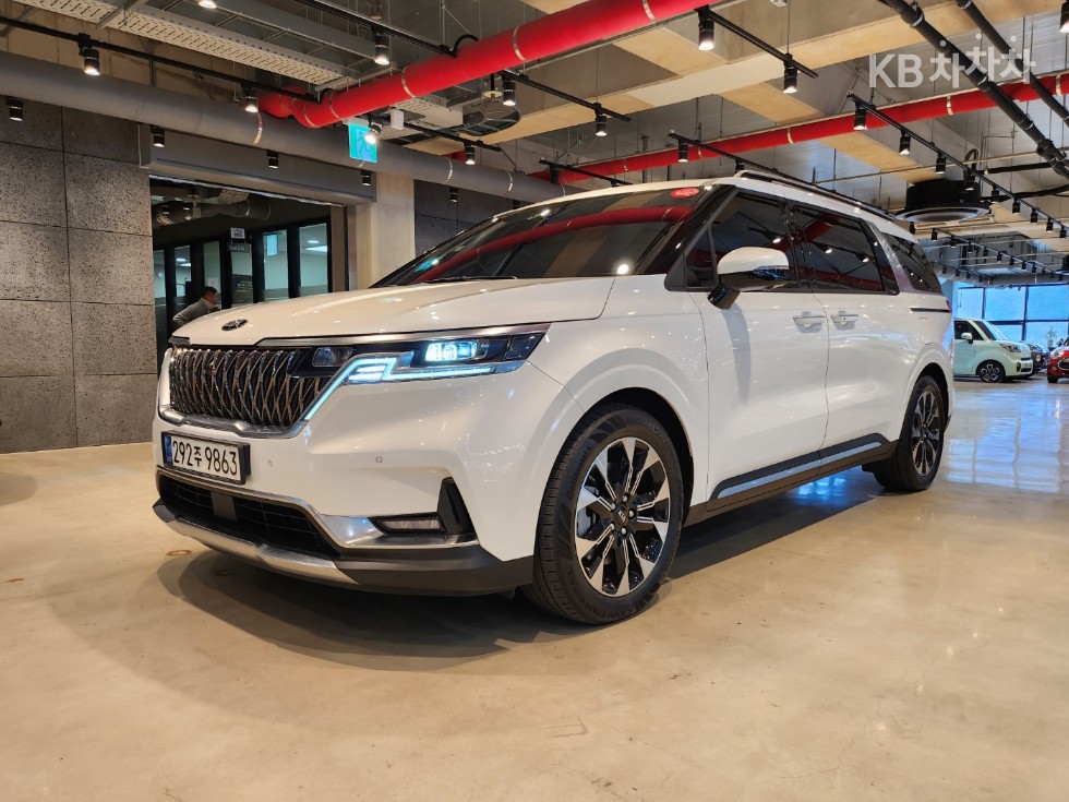 Kia 카니발 4세대 D2.2 7인승 시그니처 - фото 1