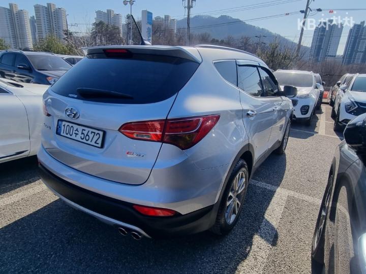 Hyundai Santa Fe DM R2.0 2WD PREMIUM Base Type 5