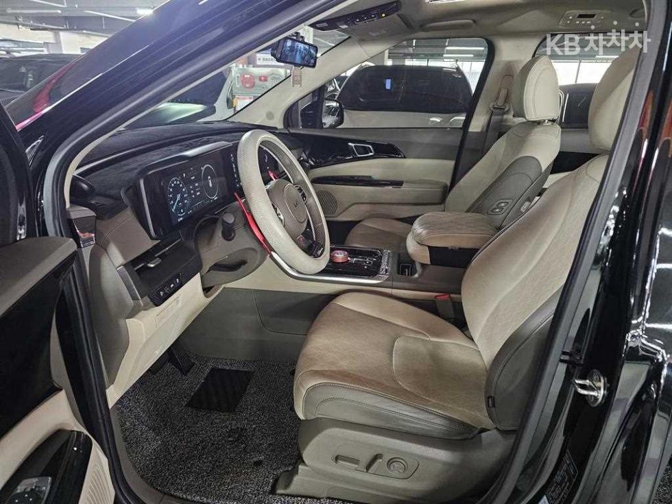 2023 - kia carnival