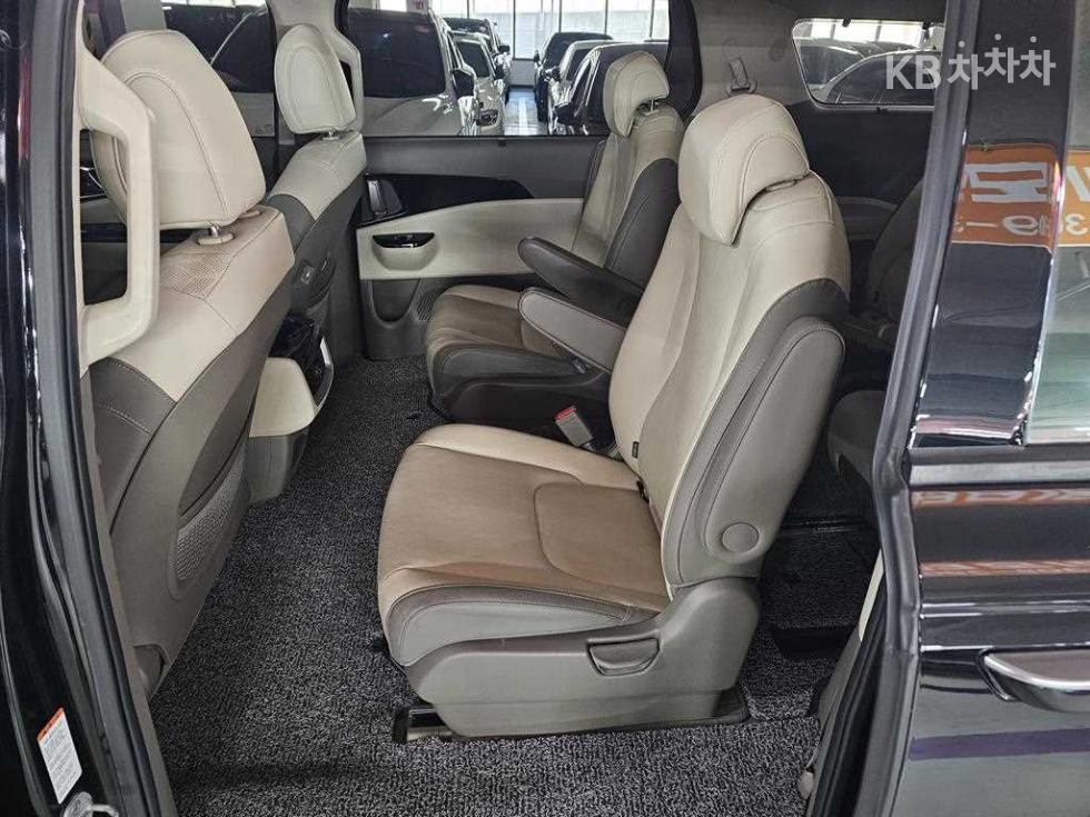 2023 - kia carnival