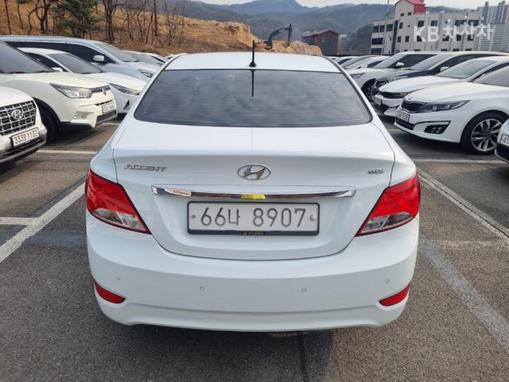 Hyundai Accent New 1.6 GDi Modern 4