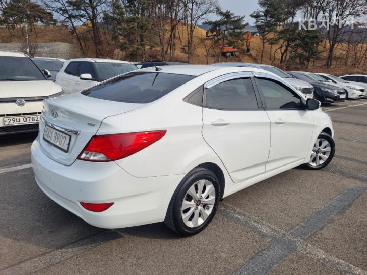 Hyundai Accent New 1.6 GDi Modern 5
