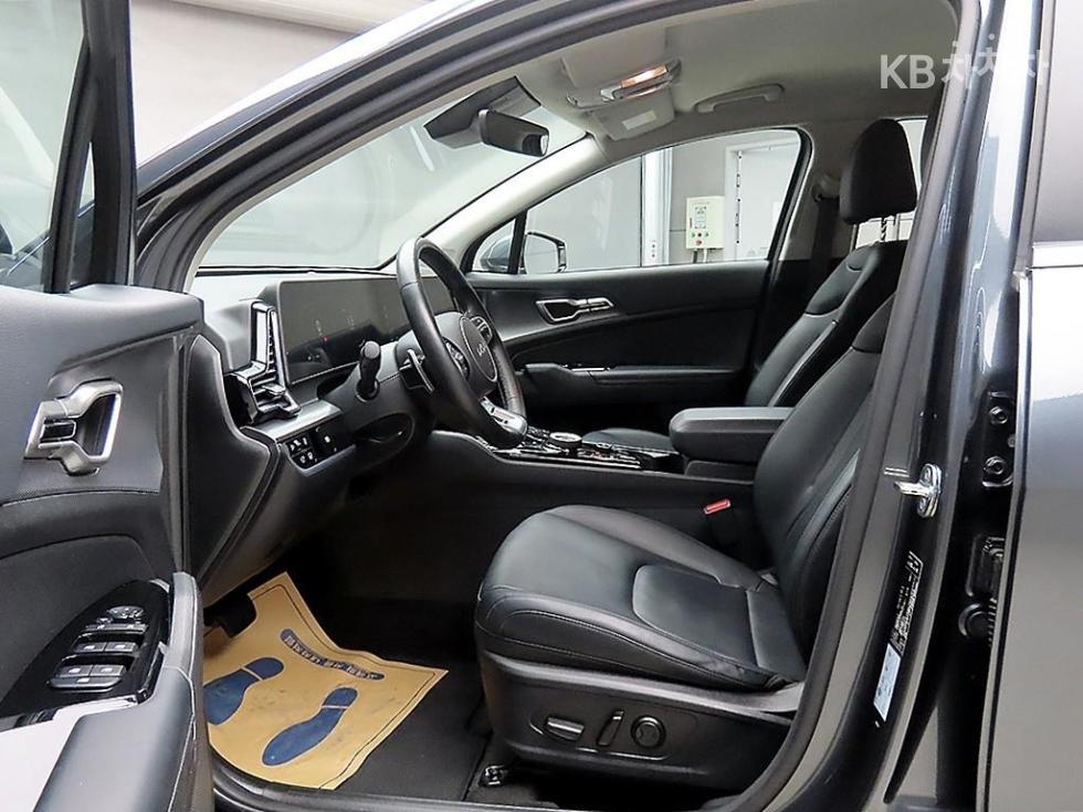 2023 - kia sportage