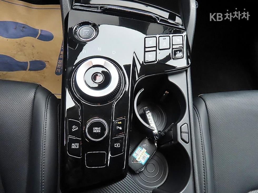 2023 - kia sportage