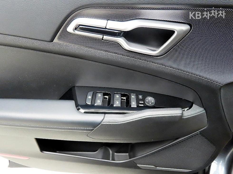 2023 - kia sportage