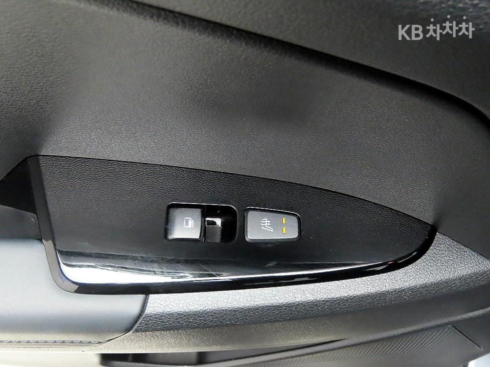2023 - kia sportage