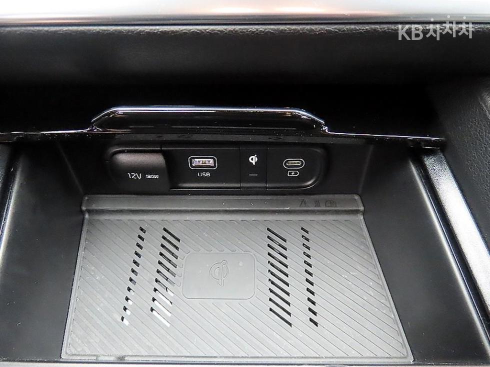 2023 - kia sportage
