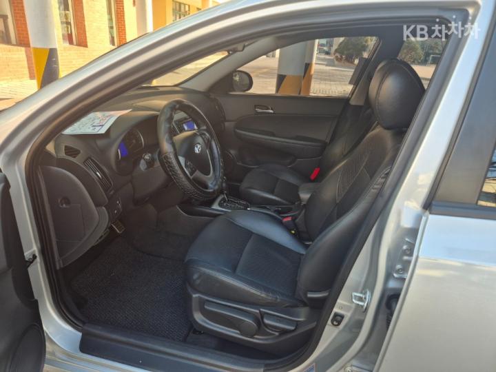 Hyundai i30 1.6 VVT Premier 9