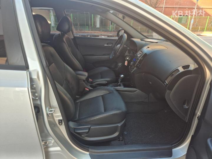 Hyundai i30 1.6 VVT Premier 10