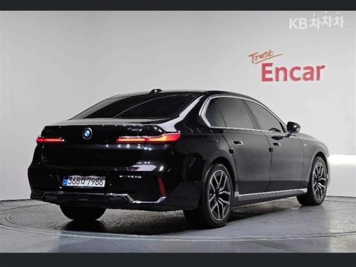BMW 7 Series G70 740d xDrive M Sport — фото 2