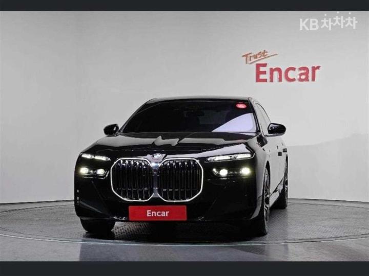BMW 7 Series G70 740d xDrive M Sport — фото 3