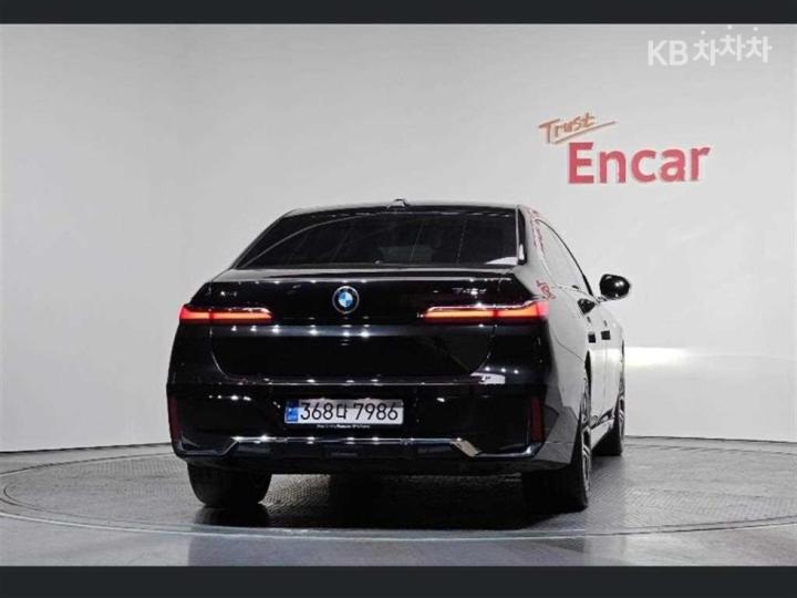 BMW 7 Series G70 740d xDrive M Sport — фото 4