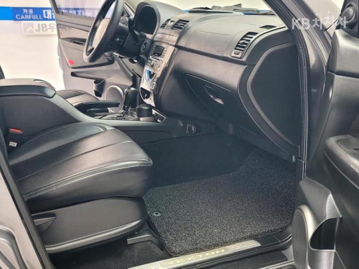 KG Mobility (Ssangyong) Rexton W 4WD Adventure 60th Edition 8