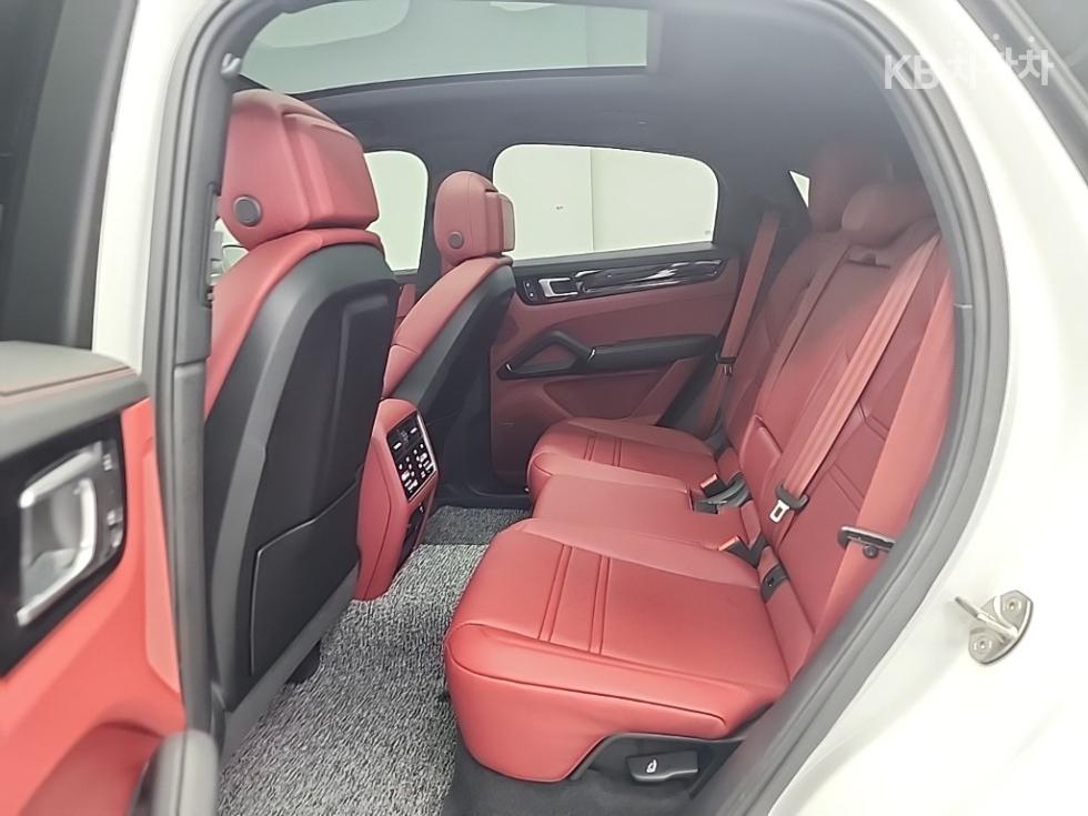 Porsche Cayenne — miniaturë 12
