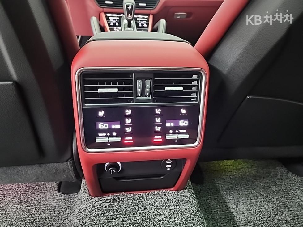 Porsche Cayenne — miniaturë 13