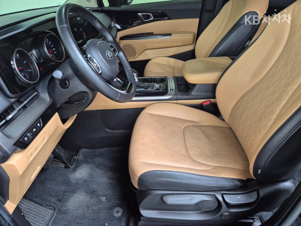 2021 - kia carnival