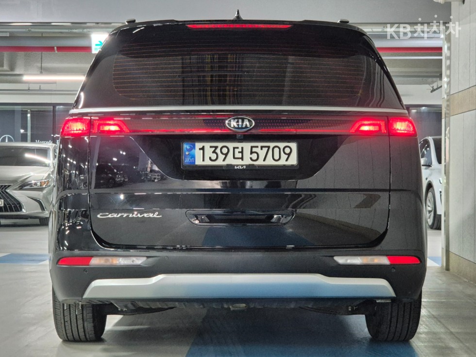 2021 - kia carnival