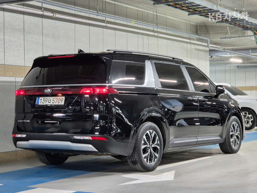 2021 - kia carnival