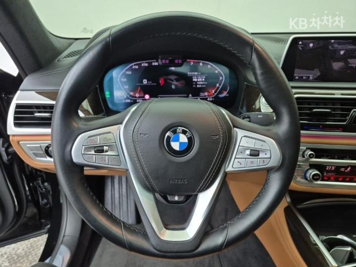 BMW 7 Series G11 740Li xDrive M Sport 10