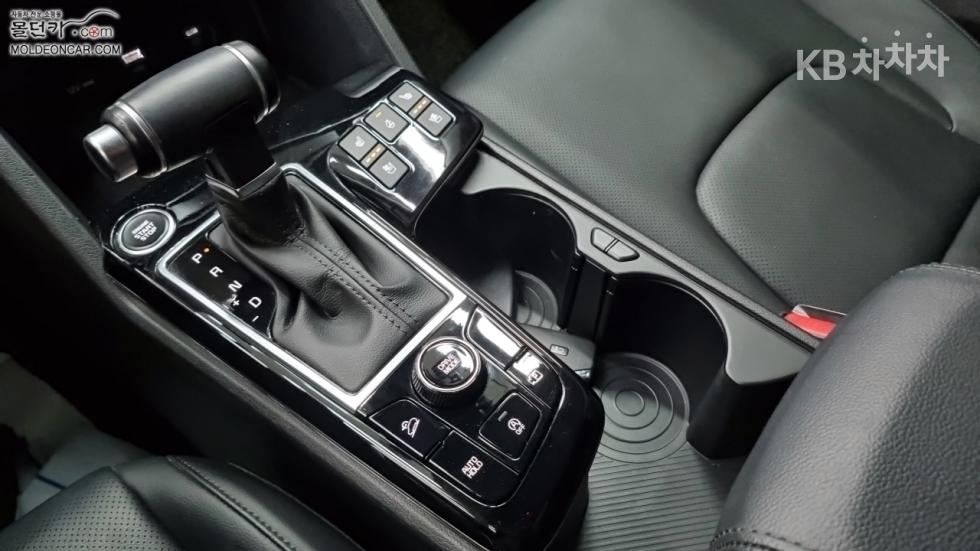 2023 - kia sportage