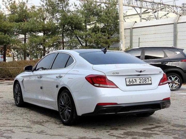 Genesis G70 2.0T Supreme 4