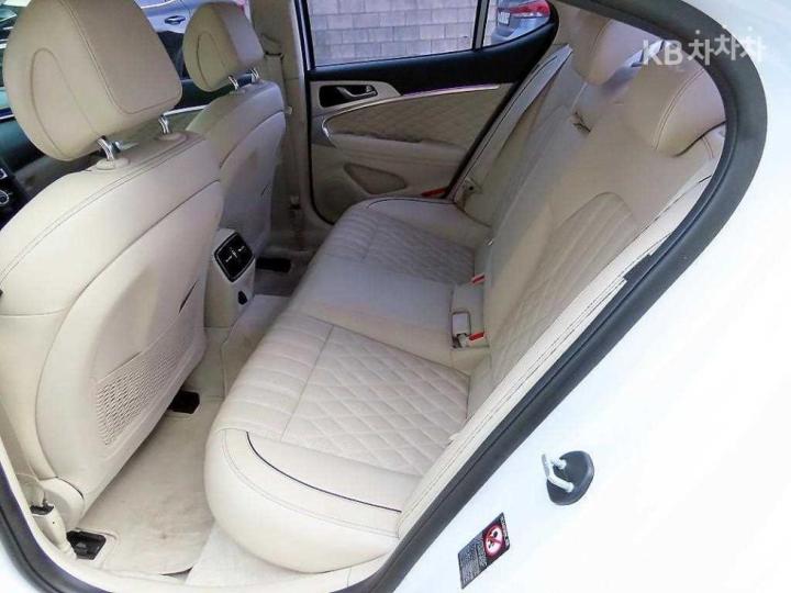 Genesis G70 2.0T Supreme 7