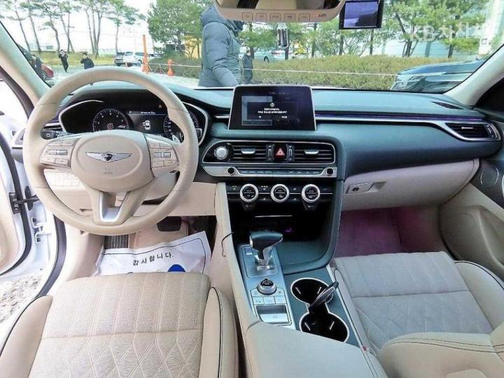Genesis G70 2.0T Supreme 8