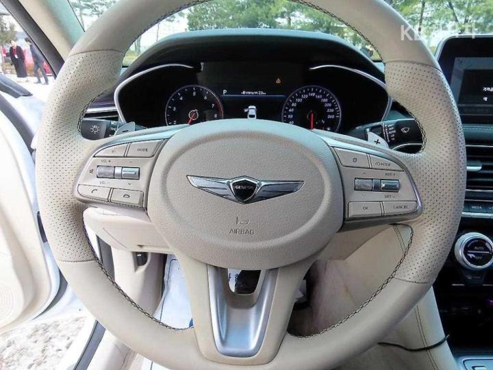 Genesis G70 2.0T Supreme 9