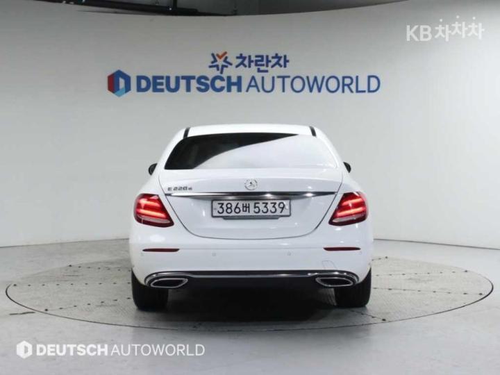 Mercedes-Benz E-Class W213 E220d Avantgarde — фото 4