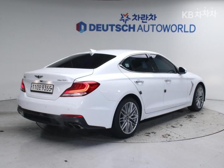 Genesis G70 2.0T AWD Elite 4