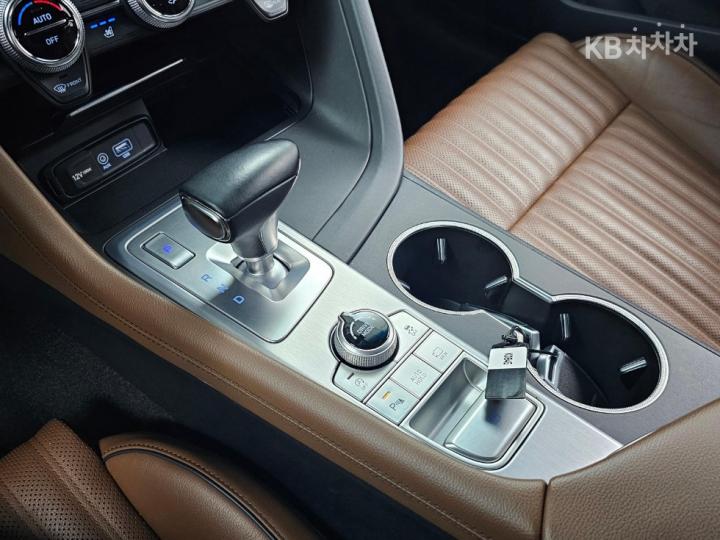 Genesis G70 2.0T AWD Elite 10