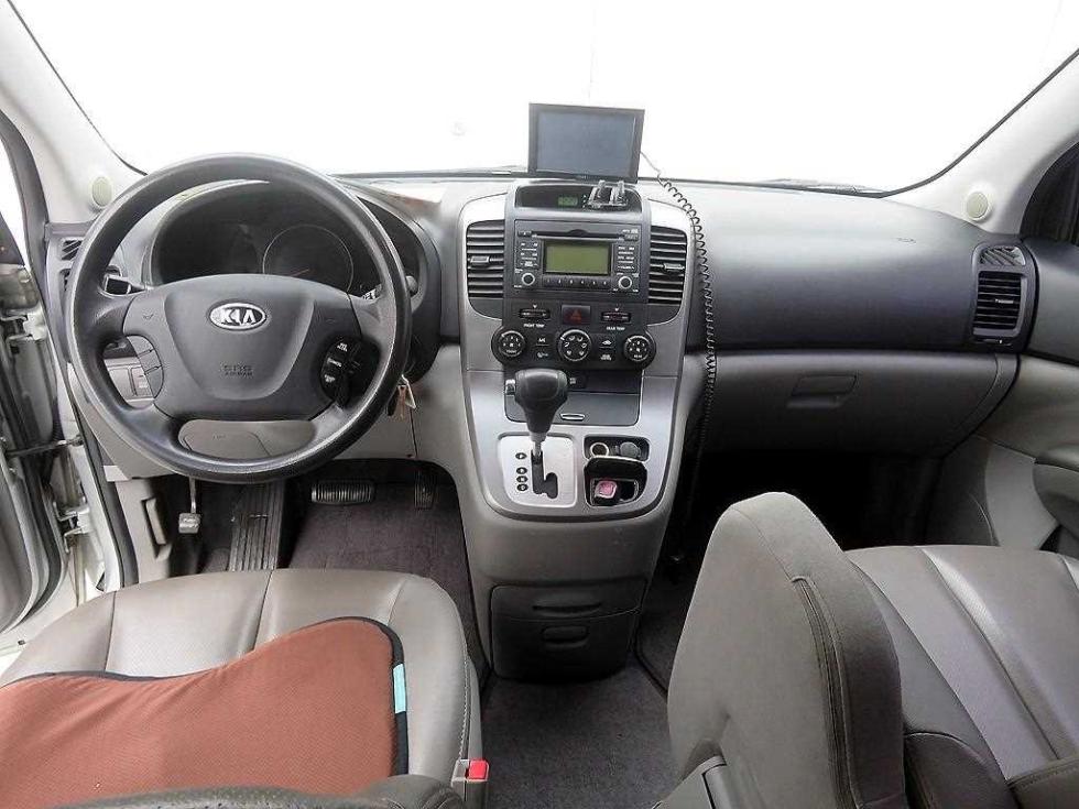 2011 - kia carnival