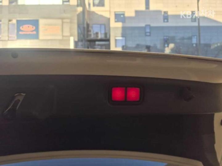 Mercedes-Benz C-Class W206 C200 4Matic Avantgarde 5