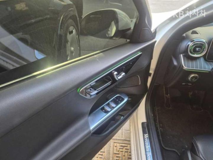 Mercedes-Benz C-Class W206 C200 4Matic Avantgarde 7