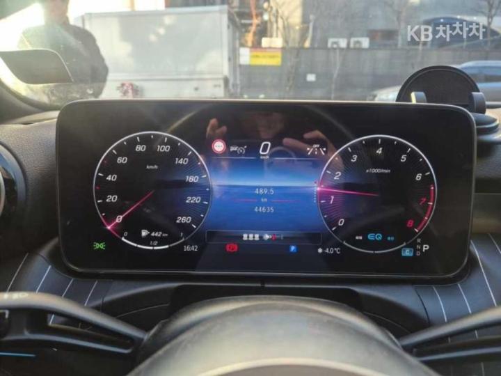 Mercedes-Benz C-Class W206 C200 4Matic Avantgarde 10