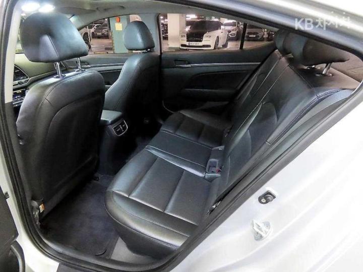 Hyundai Avante AD 1.6 GDi Modern 8