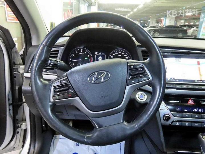 Hyundai Avante AD 1.6 GDi Modern 9