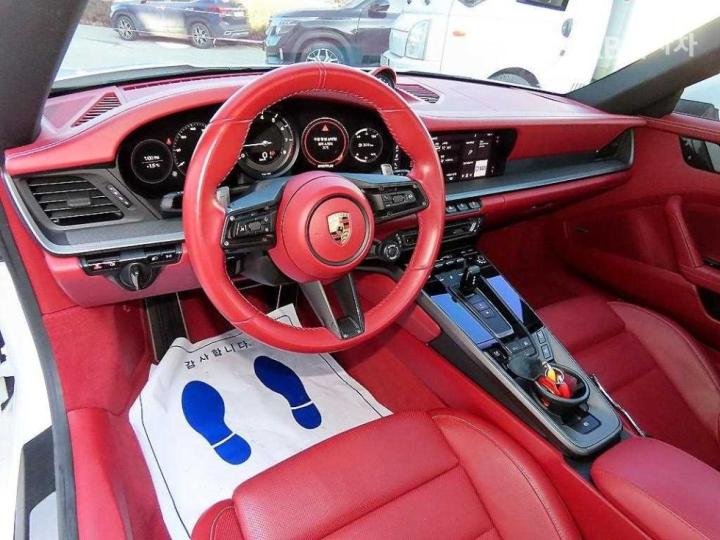 Porsche Carrera 911 992 S 8