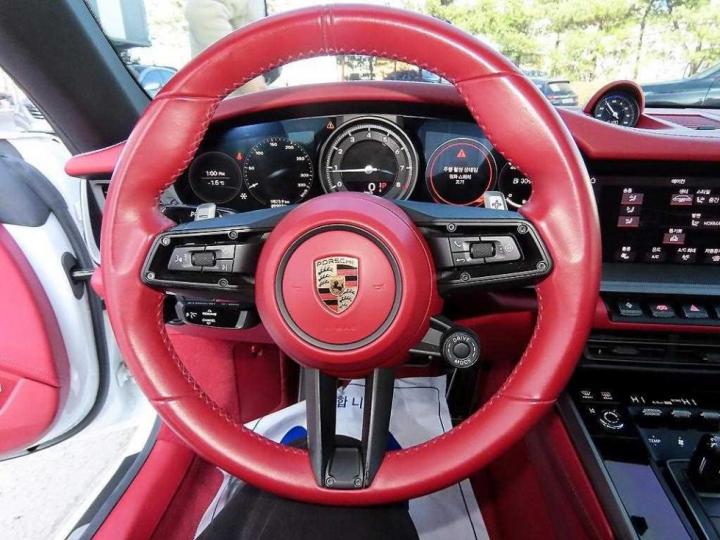 Porsche Carrera 911 992 S 9