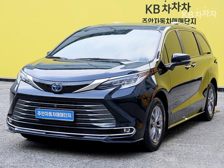 Toyota Sienna 2.5 Hybrid AWD 3