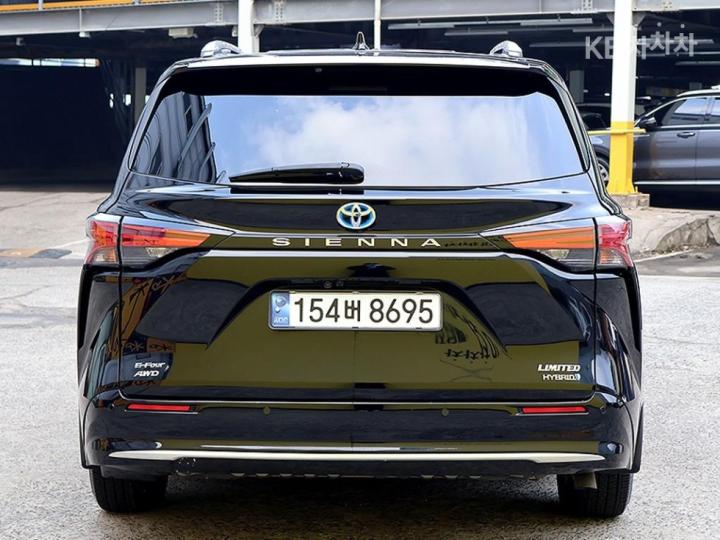 Toyota Sienna 2.5 Hybrid AWD 4