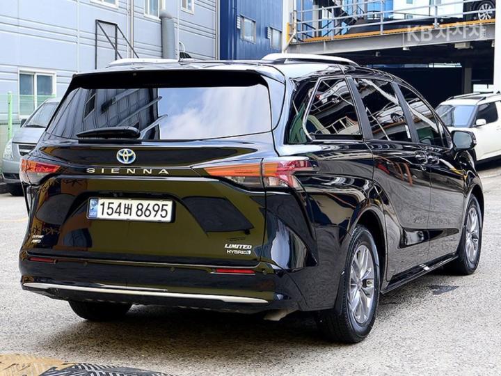 Toyota Sienna 2.5 Hybrid AWD 5