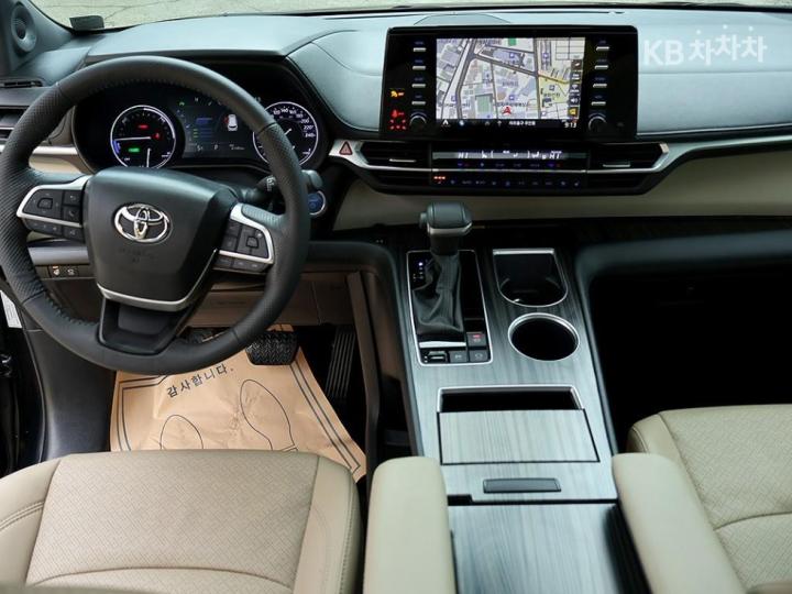 Toyota Sienna 2.5 Hybrid AWD 6