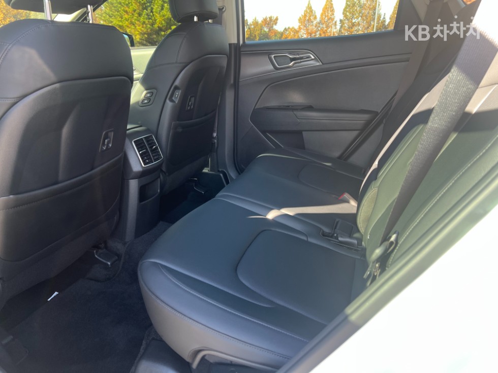2023 - kia sportage