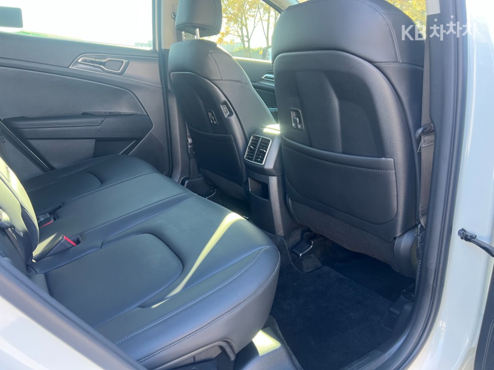 2023 - kia sportage