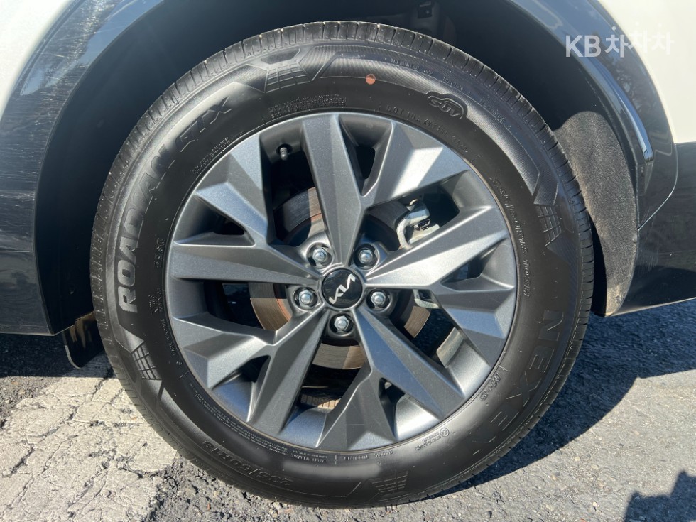 2023 - kia sportage